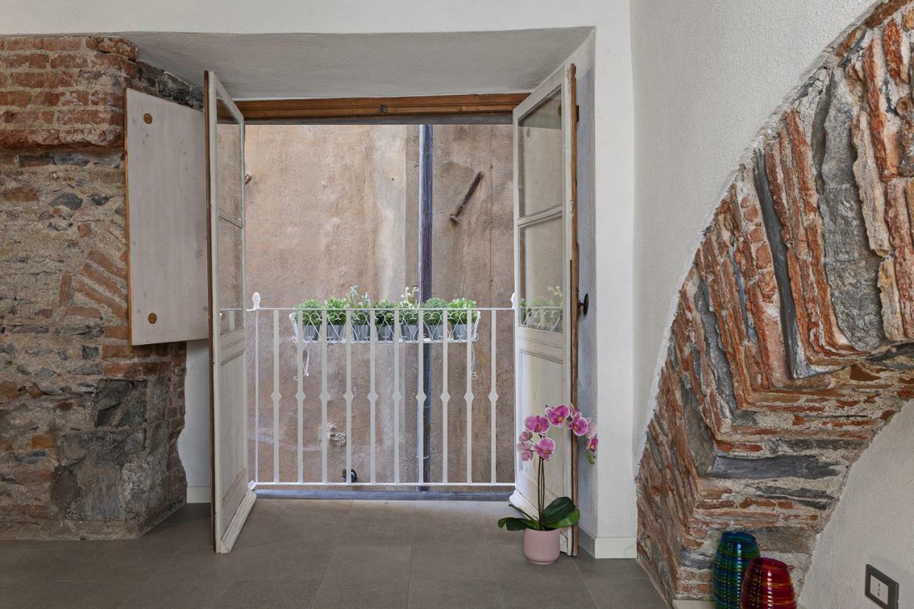 Wood And Stone Apartment In The Historical Center Génova Exterior foto