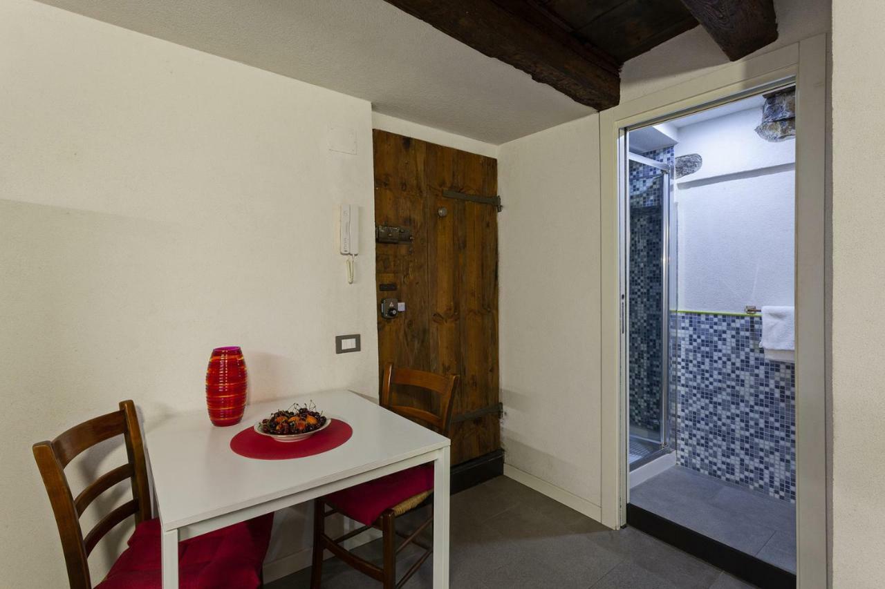 Wood And Stone Apartment In The Historical Center Génova Exterior foto